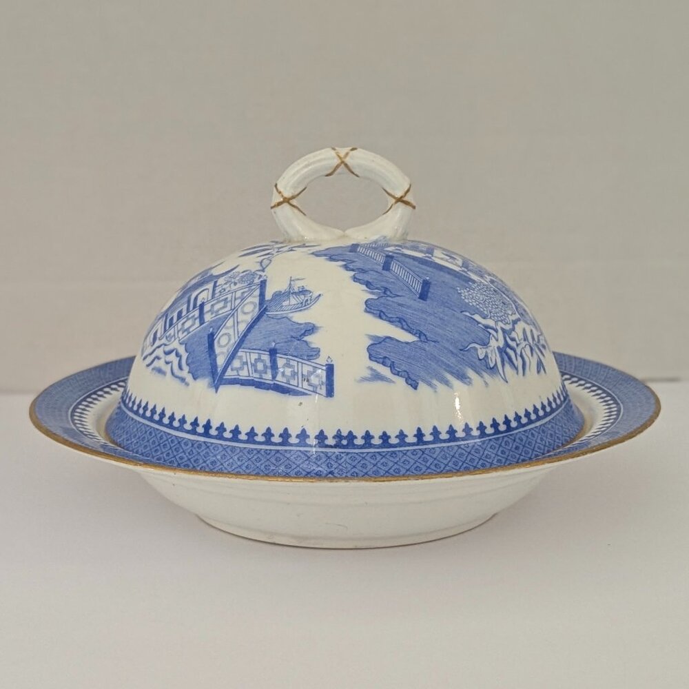 Royal Worchester Covered Serving Bowl Blue Willow